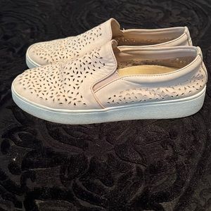 Vionic Midi Perforated sneakers